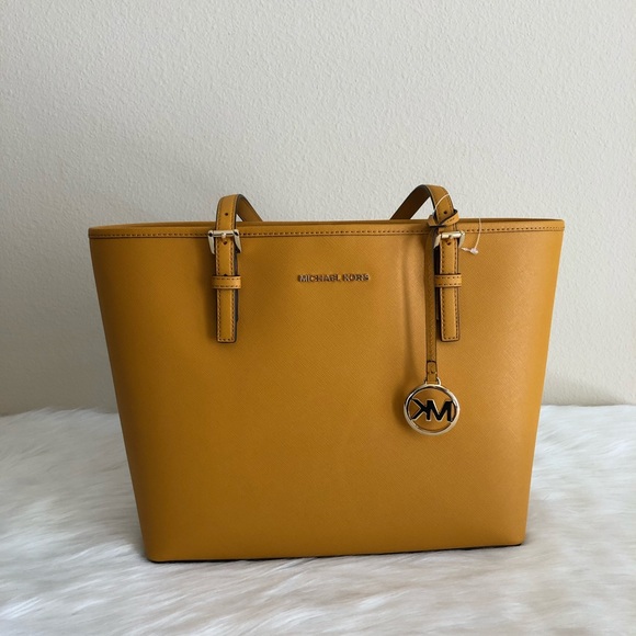 Michael Kors - Picture 2 of 8